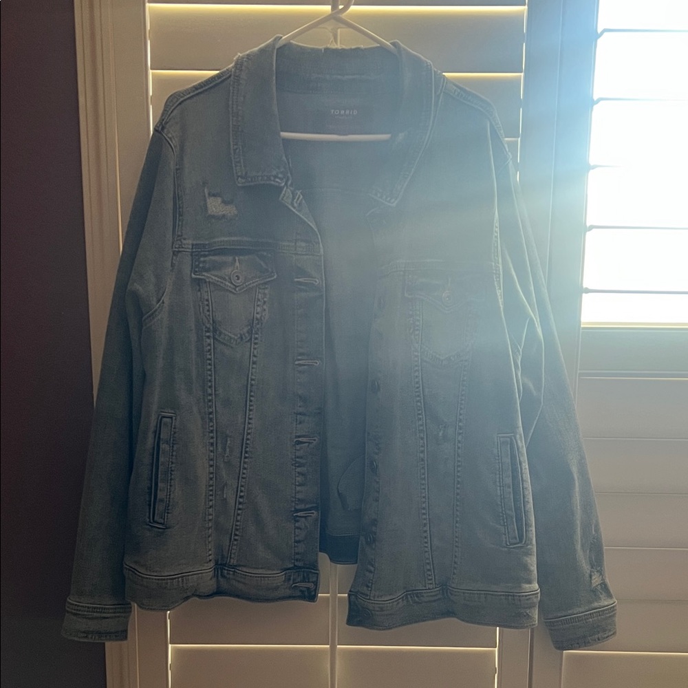 Stylish Denim Jacket in Light Blue